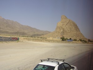 A mountain known popularly for its hawk-like shape en route from Yazd to Shiraz