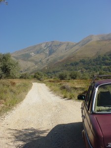 The unpaved road to Lefterohor