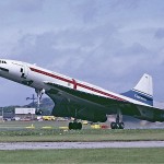 800px-Concorde_landing_Farnborough_Fitzgerald
