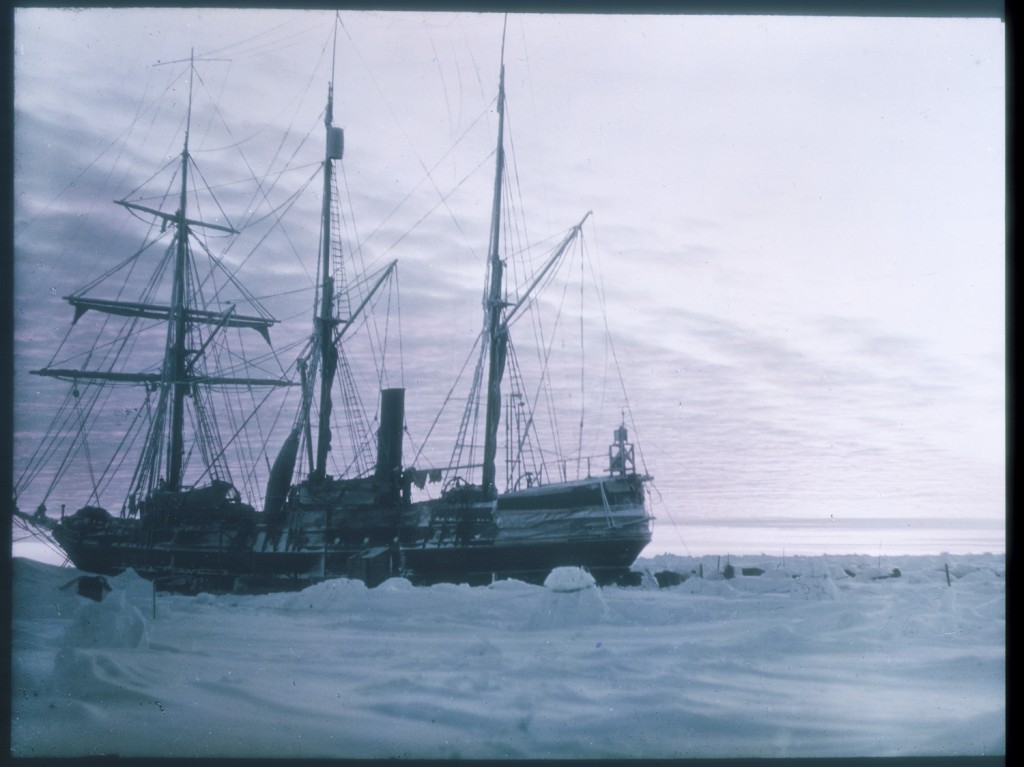 Endurance_in_Antarctica,_1915_Hurley_a090007