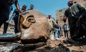 Egyptian workers with the head of the statue. Photograph: Khaled Desouki/AFP/Getty Images