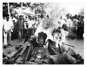 cultural_revolution_buddha_burning