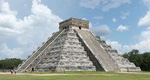 1920px-Chichen_Itza_3