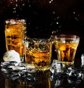 alcohol-alcoholic-beverage-bar-602750